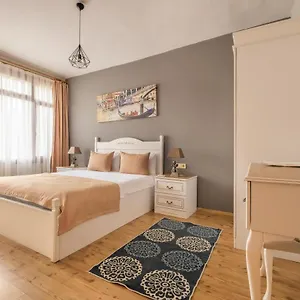 Aparthotel Old Town Deluxe Flats